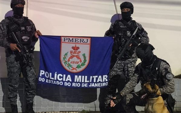 BAC apreende cerca de 1,4 kg de drogas com auxílio de cadela em Volta Redonda