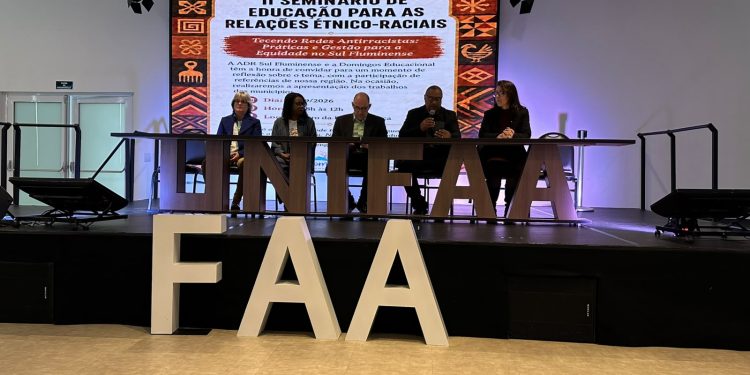 Fórum reúne 550 profissionais de 14 cidades para discutir educação étnico-racial na região