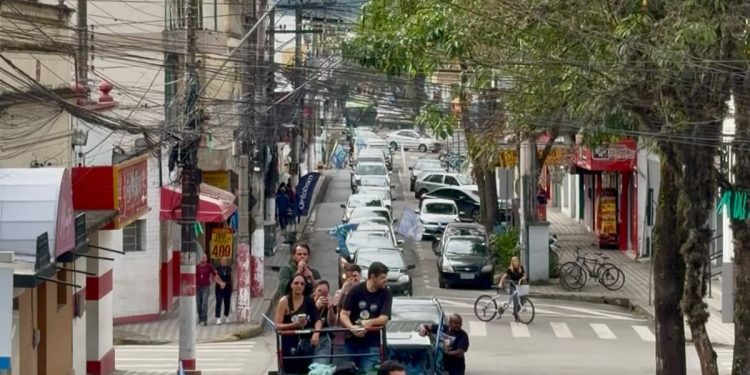 Diogo Balieiro arrasta multidão em grande carreata e mostra força em Itatiaia