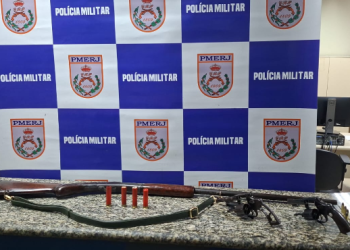 Três armas são apreendidas dentro de mala em Miguel Pereira