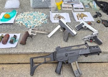 PM encontra granadas, submetralhadora e drogas em esconderijo em Três Rios