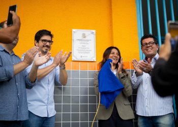 Katia Miki entrega escola reformada após mais de três anos de espera em Barra do Piraí