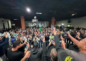 Encontro com Douglas leva mais de 2 mil ao Ano Bom