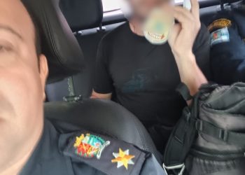 Suspeito de se passar por policial federal é levado à delegacia em Barra Mansa