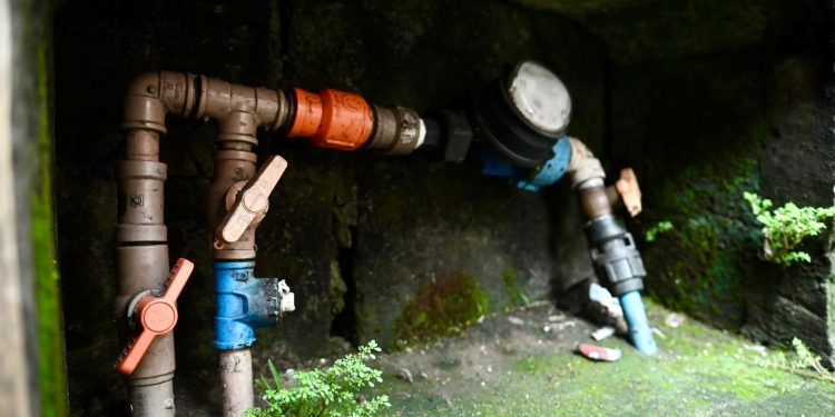 Irregularidades na rede de água geram prejuízo de quase R$ 1 milhão por ano em Barra Mansa