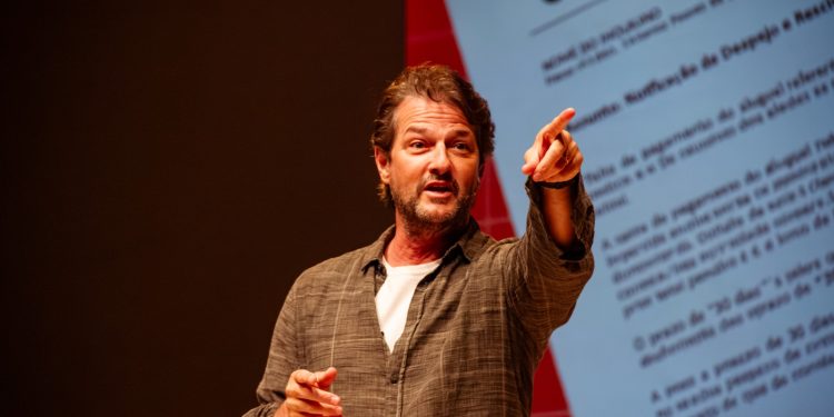 Marcelo Serrado traz comédia ‘Terapia’ a Volta Redonda