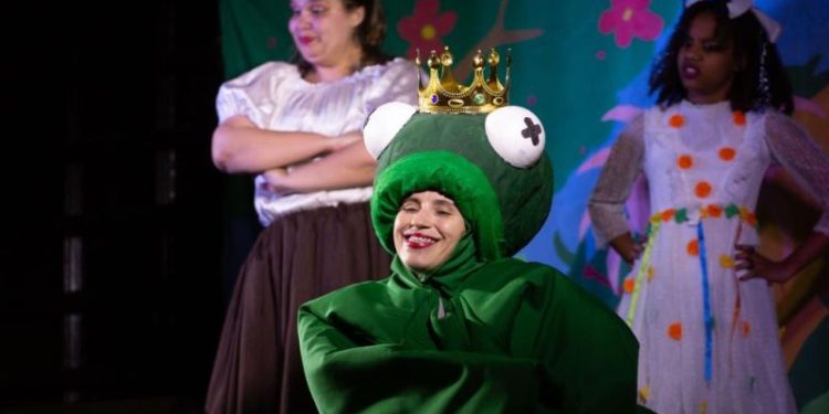 Palco Sobre Rodas leva atrações culturais gratuitas a quatro bairros de Volta Redonda