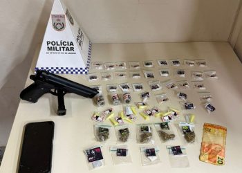 Homem é preso com drogas e simulacro de pistola em Paraty