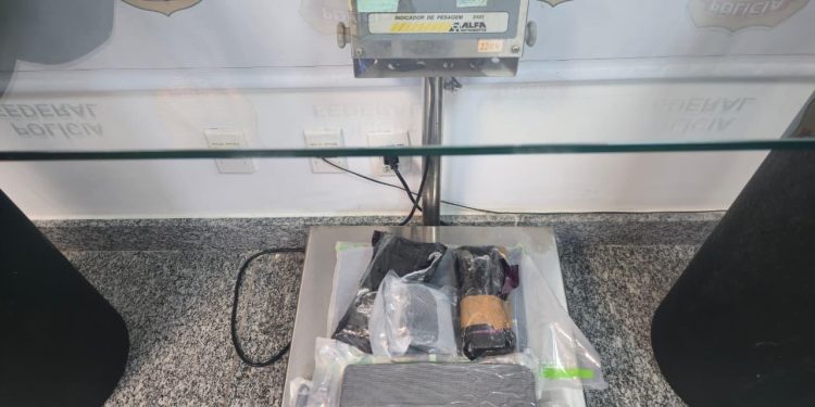 PF prende homem com 5,5kg de cocaína no Aeroporto do Galeão