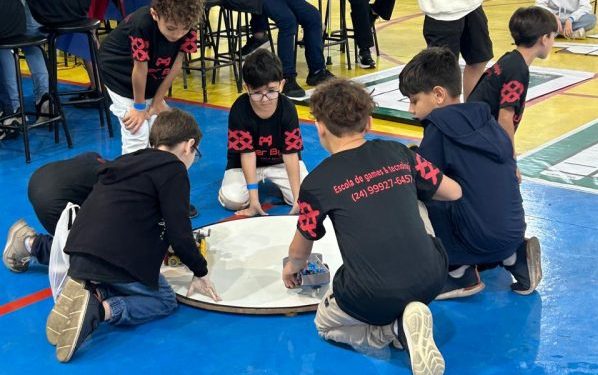 Estudantes de Volta Redonda conquistam 13 pódios em torneio de robótica