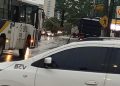 Acidente com carreta interdita Avenida Getúlio Vargas, no Centro de Volta Redonda