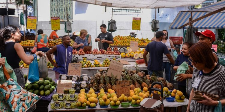 Leis e projetos da Alerj buscam reduzir desperdício de alimentos e combater a fome