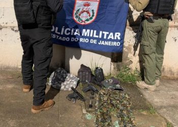 Adolescente é apreendido com duas pistolas em Volta Redonda