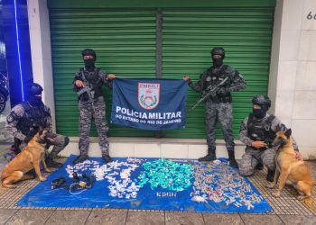 Cães farejadores ajudam a apreender mais de 7 kg de drogas em Volta Redonda