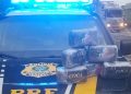 Motorista é preso com 6 kg de cocaína escondidos no painel de carro na Dutra, em Volta Redonda