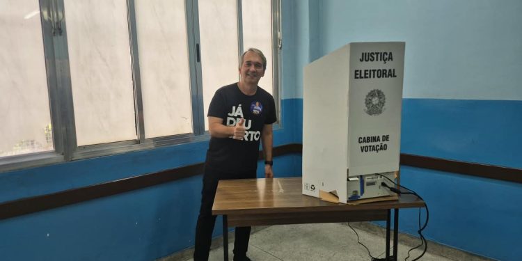 Coronel Henrique vota em Volta Redonda confiante na vitória e destaca campanha pautada em propostas