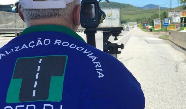 DER-RJ mobiliza equipes após chuvas provocarem deslizamentos em rodovias