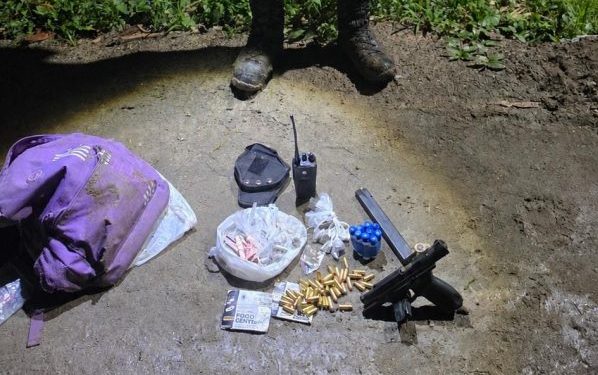 Dois homens são presos com pistola e drogas em Angra dos Reis