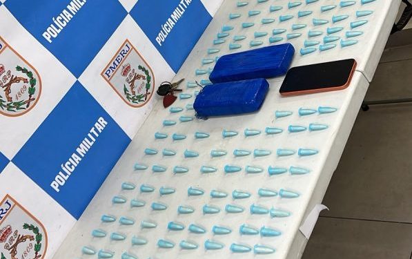 Homem é preso com drogas após tentar fugir da polícia em Volta Redonda