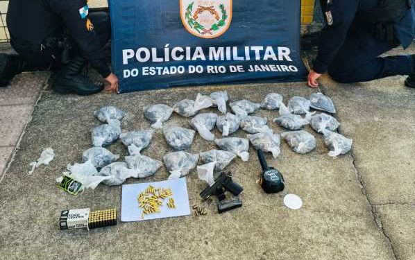 Mulher é presa com 2,5 kg de cocaína e pistola em ônibus em Sapucaia