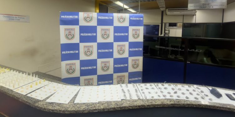 PM apreende drogas após tentativa de fuga de suspeitos em Barra Mansa