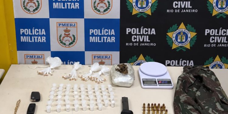 Dois homens são presos por suspeita de tráfico de drogas em Barra Mansa