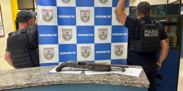 PM e Polícia Civil apreendem espingarda em Barra Mansa
