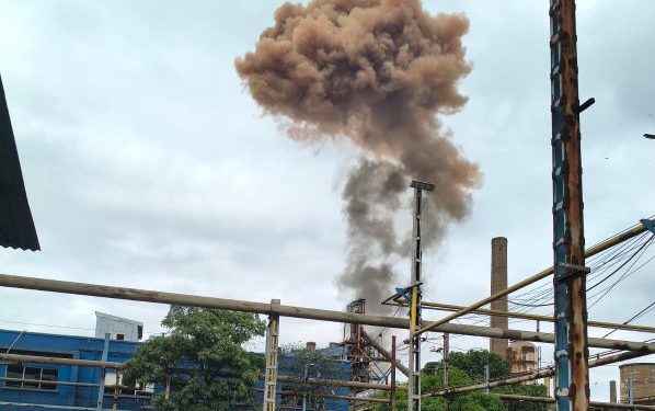 Explosões na CSN assustam moradores e provocam nuvem de fumaça preta em Volta Redonda