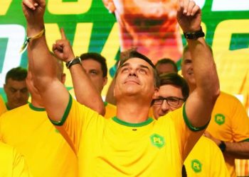 Mercado dispara após avanço de Flávio nas urnas