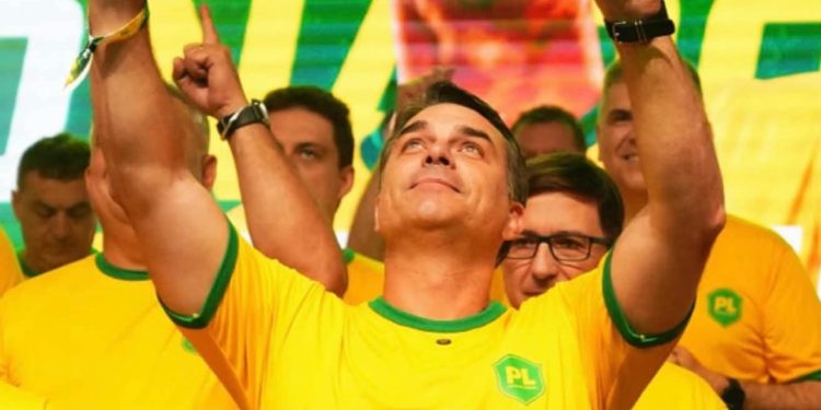 Mercado dispara após avanço de Flávio nas urnas