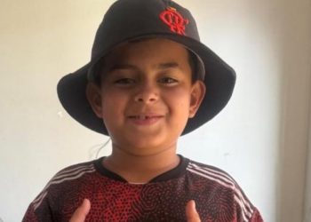 Família de menino de 8 anos faz campanha para custear tratamento em São Paulo