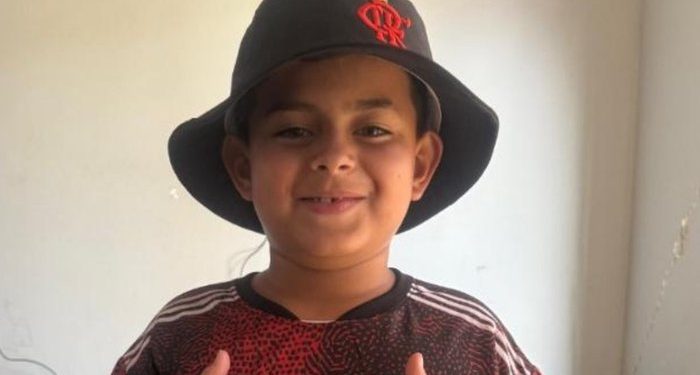 Família de menino de 8 anos faz campanha para custear tratamento em São Paulo