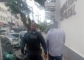 Motorista é preso embriagado e sem CNH após quase atropelar pedestres em Volta Redonda