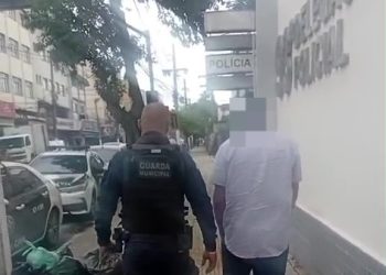 Motorista é preso embriagado e sem CNH após quase atropelar pedestres em Volta Redonda
