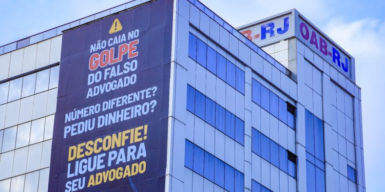 OAB-RJ destaca nova lei contra golpes do falso advogado no Rio