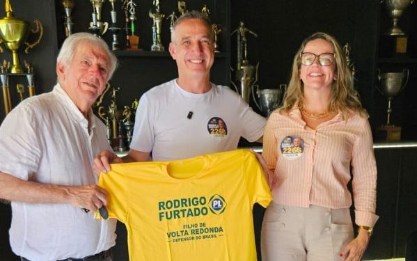 Rodrigo Furtado visita sede do Voltaço e destaca formação de atletas