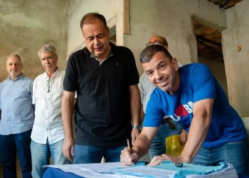 Furlani assina ordem de serviço para retomada da Clínica da Família do Boa Sorte