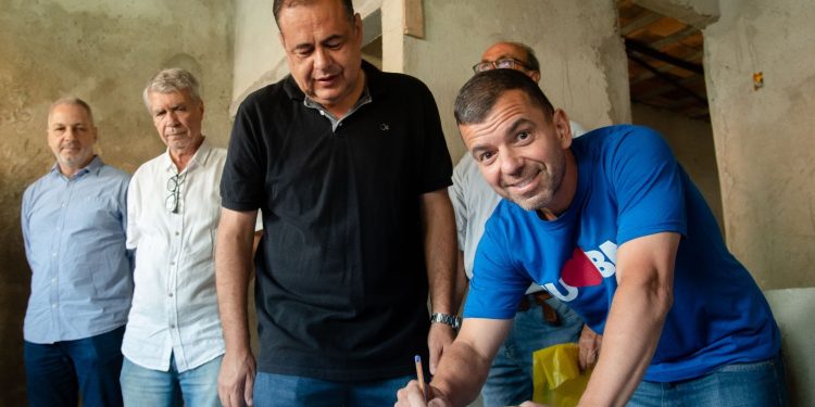 Furlani assina ordem de serviço para retomada da Clínica da Família do Boa Sorte