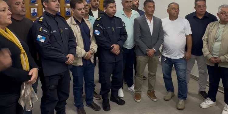 Takamine reúne vereadores e apresenta plano de segurança