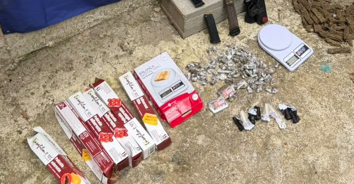 Dois adolescentes são apreendidos com armas e drogas em Resende