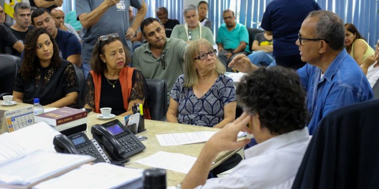 Neto se reúne com profissionais do transporte escolar para discutir melhorias em Volta Redonda