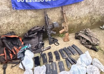 PM prende cinco e apreende dois fuzis em Angra
