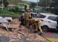 Bombeiros retiram vítimas e trabalham para liberar BR-393
