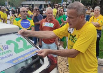 Rodrigo Furtado participa de ato pró-Flávio Bolsonaro em VR