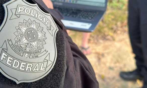 PF prende policiais e ex-policiais suspeitos de vender fuzis para facção do Rio